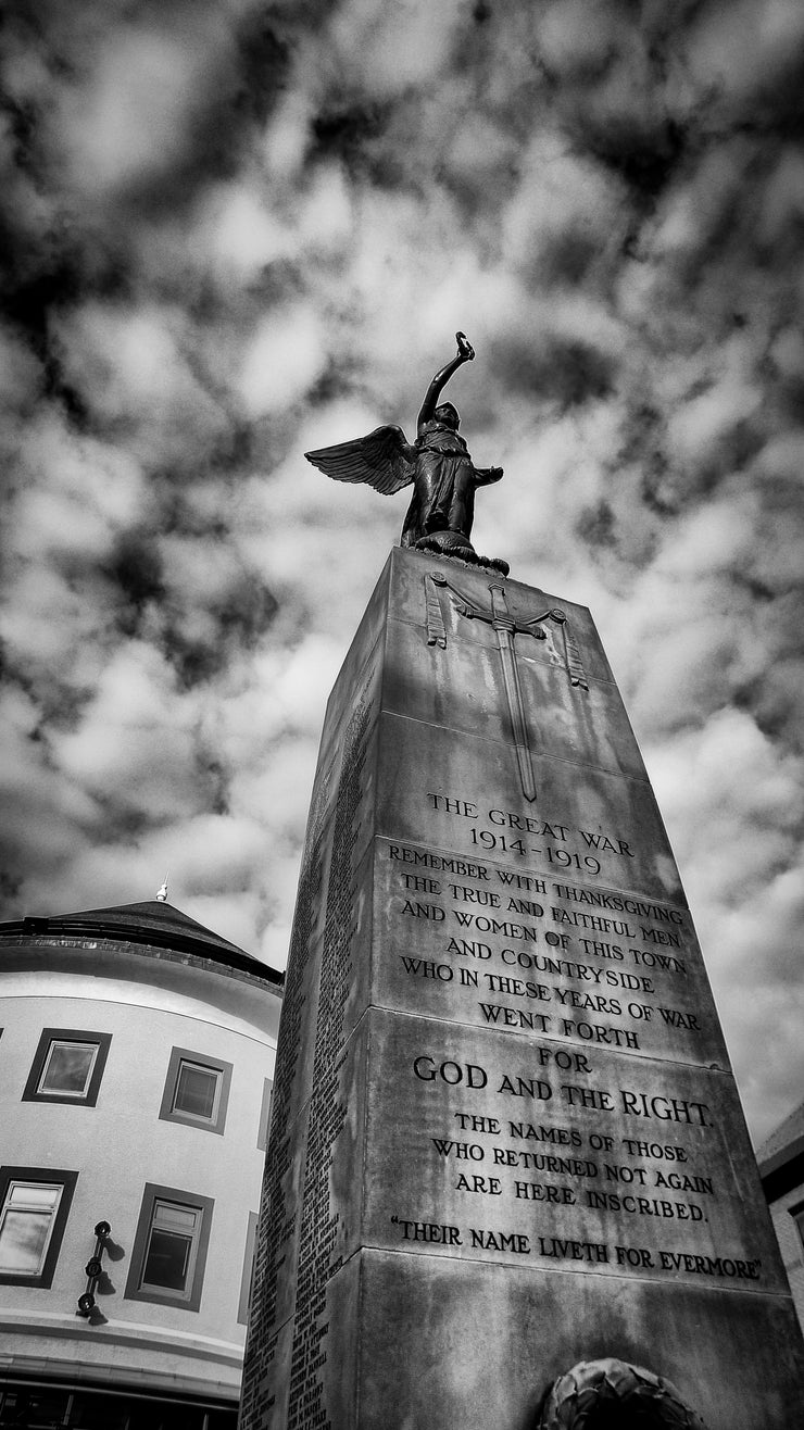 Woking War Memorial, Woking Town Centre